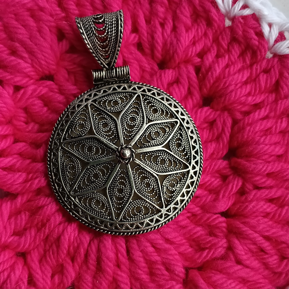 Intricate Silver Filigree Pendant Necklace